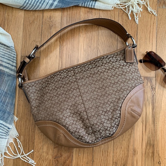 -Cuteness- Coach Small Hobo Signature Canvas - Picture 2 of 8